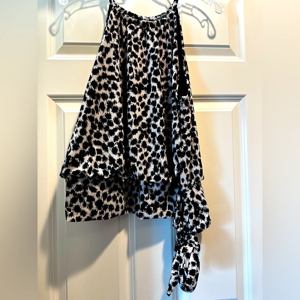 Women’s sleeveless top